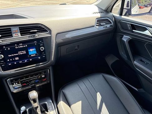 Used 2023 Volkswagen Tiguan SE w/ Panoramic Sunroof Package FWD image 14