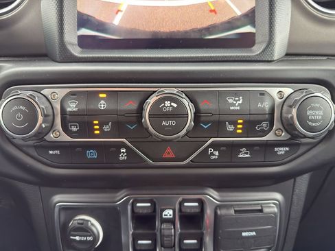 Used 2023 Jeep Wrangler Unlimited Rubicon 4xe w/ Safety Group AWD/4WD image 32