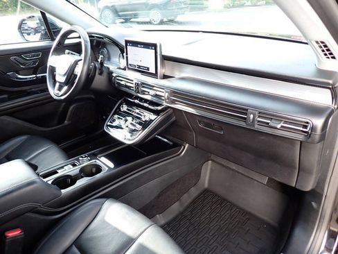 Used 2022 Lincoln Corsair AWD w/ Premium Package image 12