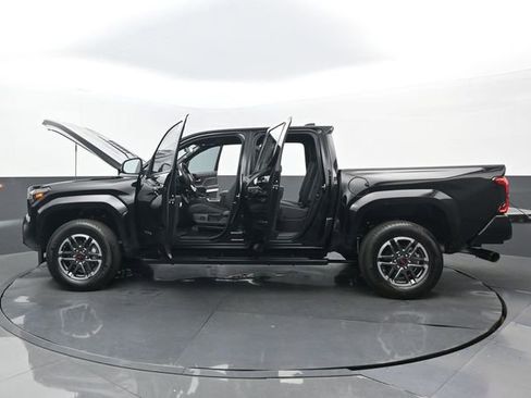 Used 2025 Toyota Tacoma SR5 image 34