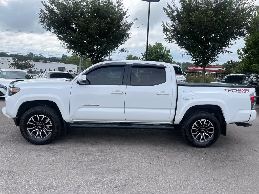 Used 2020 Toyota Tacoma TRD Sport w/ TRD Premium Sport Package AWD/4WD image 5