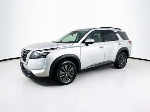 Used 2025 Nissan Pathfinder SV AWD/4WD image 3
