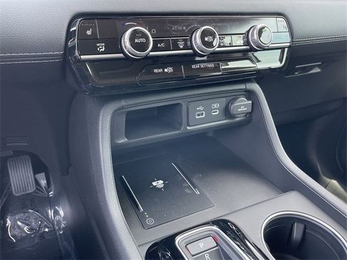 New 2025 Honda Pilot Touring image 19