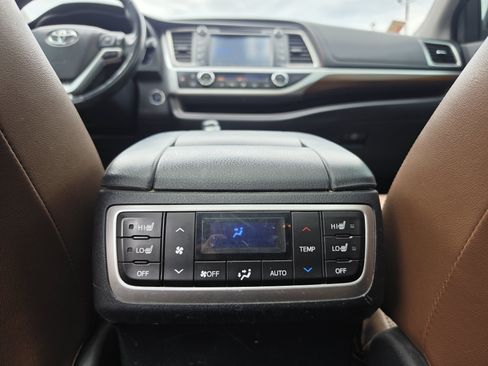 Used 2018 Toyota Highlander Limited Platinum AWD/4WD image 15