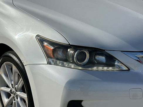 Used 2012 Lexus CT 200h FWD 4dr Hybrid image 10