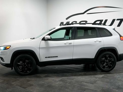 Used 2019 Jeep Cherokee Latitude Plus AWD/4WD image 3