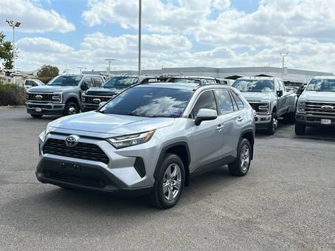 Used 2025 Toyota RAV4 XLE FWD image 8