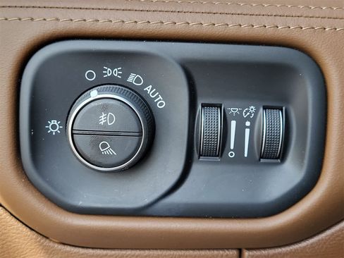 Used 2020 RAM 1500 Limited image 20