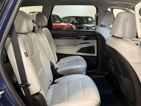 Used 2025 Kia Telluride S FWD image 28