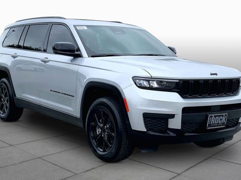 Used 2025 Jeep Grand Cherokee L Altitude AWD/4WD image 3