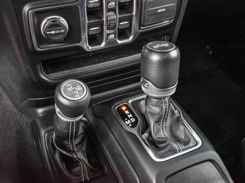 Used 2022 Jeep Wrangler Unlimited Sahara image 18