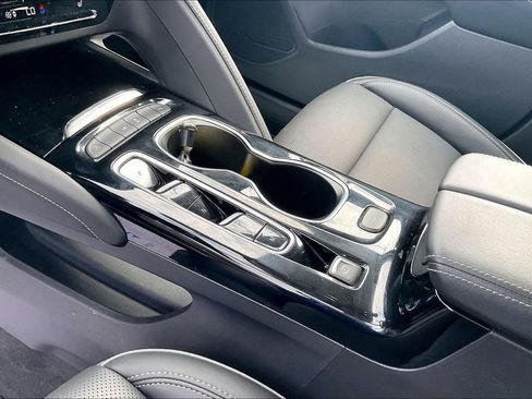 Used 2023 Buick Envision Essence FWD image 18