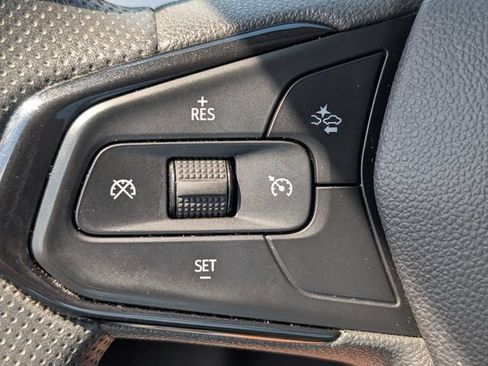 Used 2025 Chevrolet Trax LT FWD image 19
