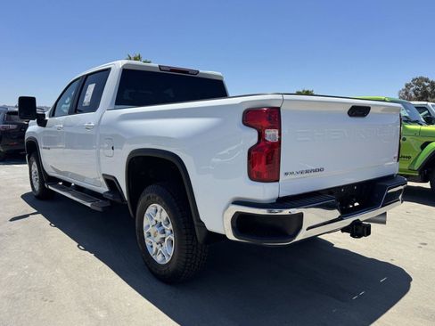 Used 2023 Chevrolet Silverado 2500 LT w/ Convenience Package AWD/4WD image 4