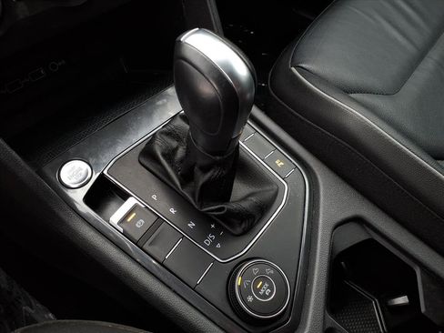 Used 2020 Volkswagen Tiguan SEL Premium R-Line image 32