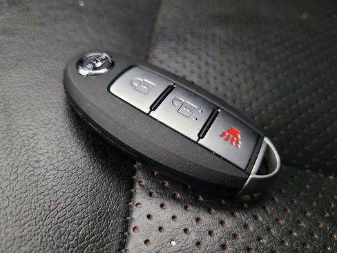 Used 2017 Nissan Juke SL image 32