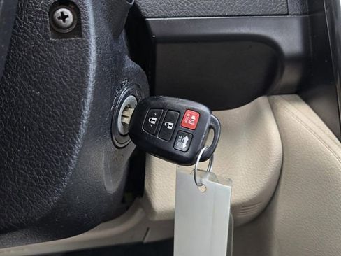 Used 2012 Toyota Camry LE image 13