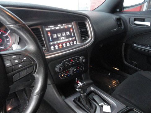 Used 2019 Dodge Charger SXT w/ Blacktop Package image 8