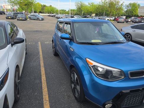 Used 2016 Kia Soul + w/ Designer's Package FWD image 5