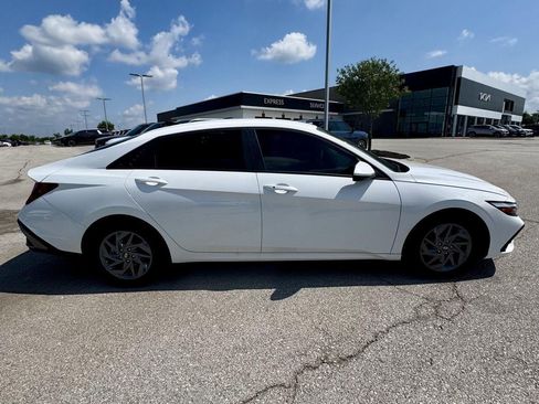 Used 2024 Hyundai Elantra SEL FWD image 6