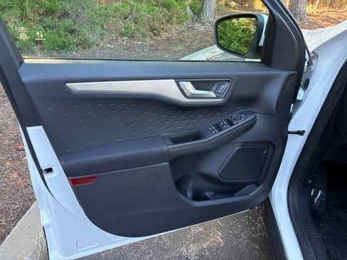 Used 2020 Ford Escape SE FWD image 16