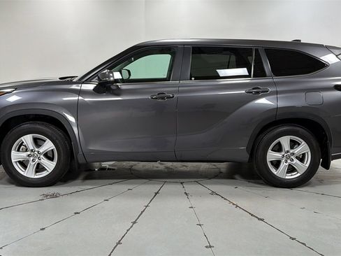 Certified 2024 Toyota Highlander LE image 8