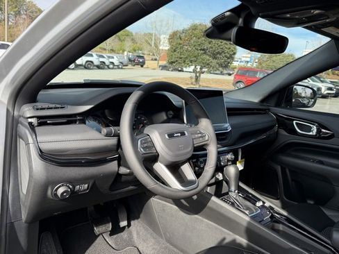 New 2026 Jeep Compass Latitude image 16