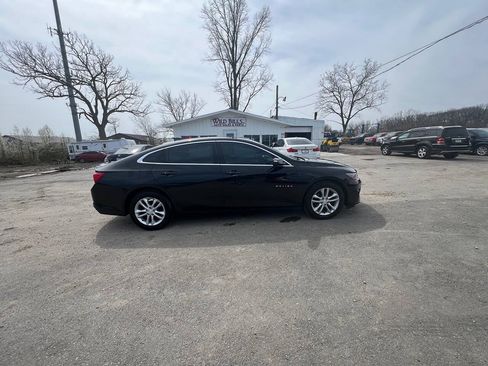 Used 2017 Chevrolet Malibu LT FWD image 4