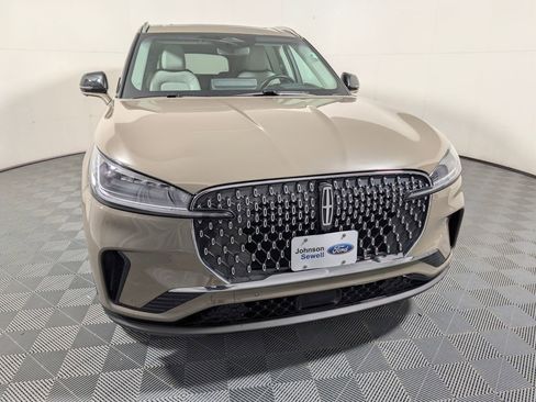 Used 2025 Lincoln Aviator AWD w/ Equipment Group 101A image 3