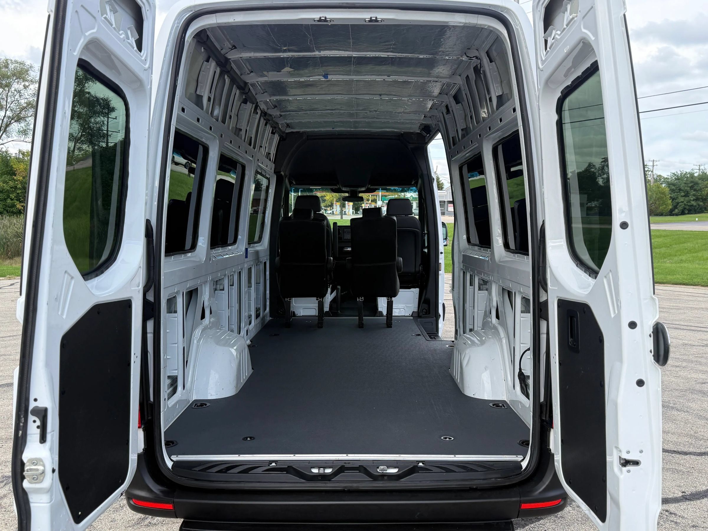 Used 2021 Mercedes-Benz Sprinter 2500 w/ Driver Convenience Package image 13