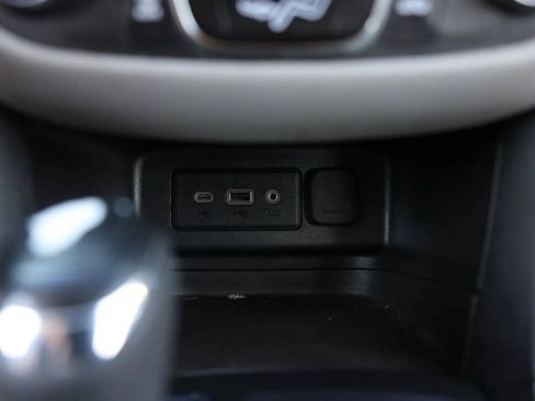 Used 2021 Chevrolet Equinox LS FWD image 25