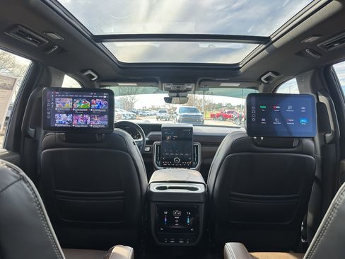 Used 2025 GMC Yukon Denali Ultimate image 8