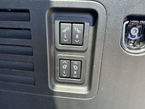 Certified 2025 GMC Acadia Denali w/ Super Cruise Package image 38