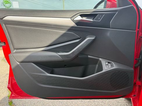 Used 2021 Volkswagen Jetta SE image 11