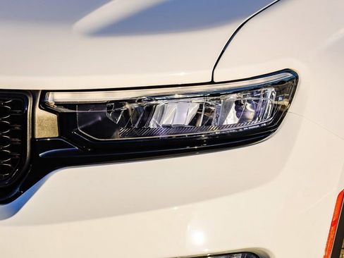 New 2025 Jeep Grand Cherokee Limited w/ Black Appearance Package image 5