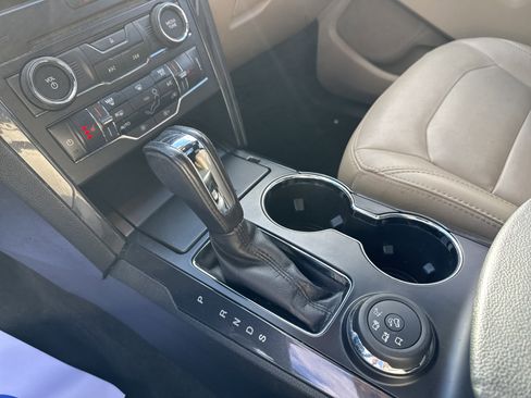 Used 2017 Ford Explorer XLT w/ Equipment Group 202A image 18