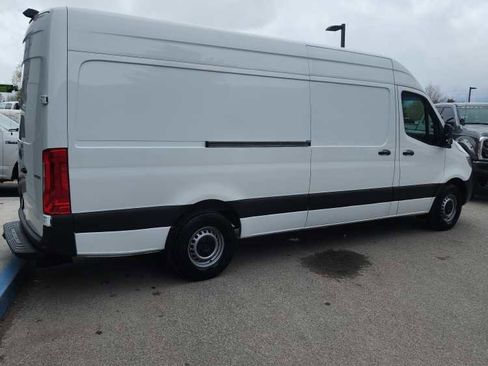 Used 2021 Mercedes-Benz Sprinter 2500 image 10