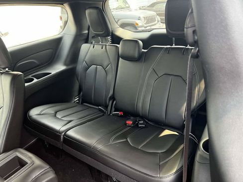 Used 2026 Chrysler Pacifica Select FWD image 10