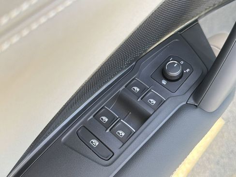 New 2026 Volkswagen Tiguan SE R-Line FWD image 25