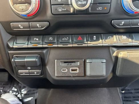 Used 2020 GMC Sierra 1500 SLT w/ Driver Alert Package I AWD/4WD image 34