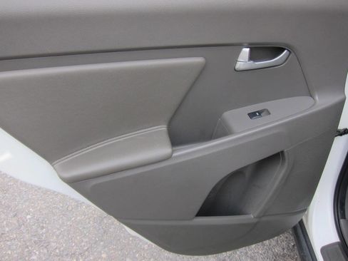 Used 2014 Kia Sportage LX image 14