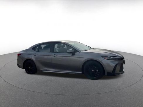 Used 2025 Toyota Camry SE image 2