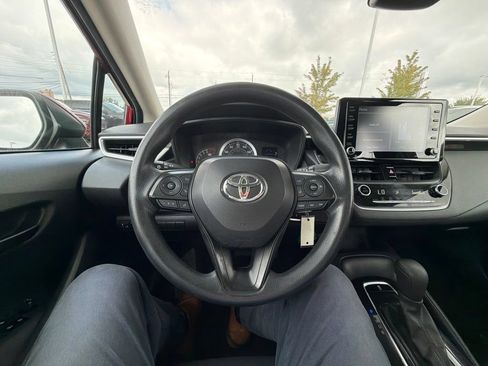 Used 2022 Toyota Corolla LE FWD image 15