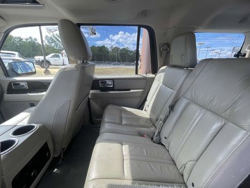 Used 2017 Lincoln Navigator Select image 11
