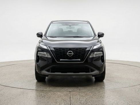 Used 2025 Nissan Rogue SV image 2