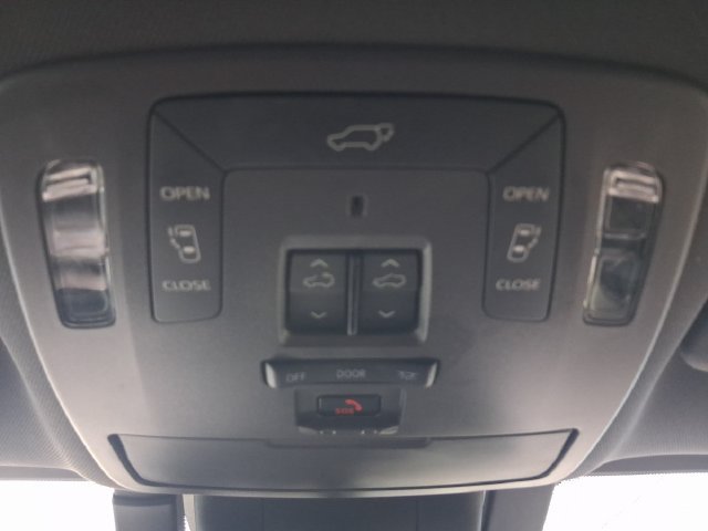 Used 2024 Toyota Sienna Platinum FWD image 34