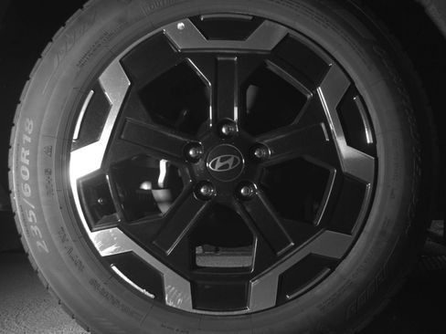 Used 2025 Hyundai Santa Fe SEL FWD image 18