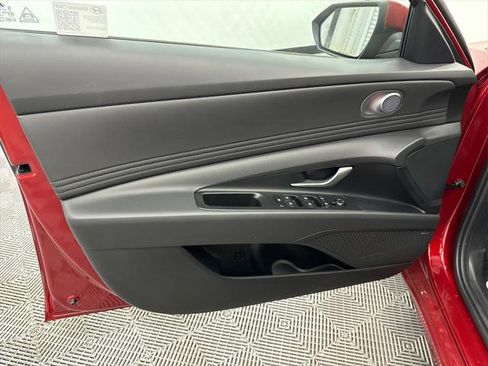 New 2025 Hyundai Elantra Limited image 11