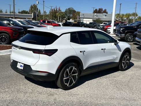 New 2026 Chevrolet Equinox EV LT image 4