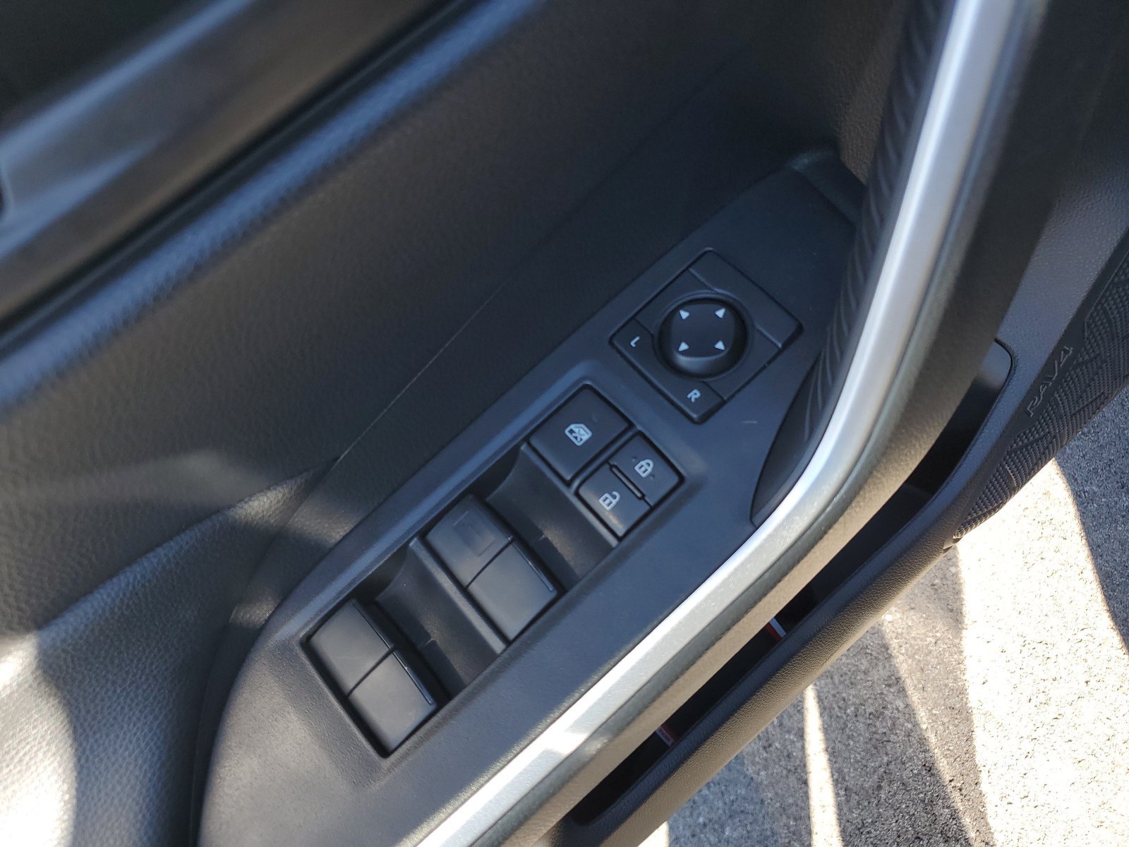 Used 2025 Toyota RAV4 LE AWD/4WD image 21
